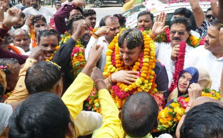 पूर्व एमएलसी अजीत सिंह की पुण्यतिथि पर डॉ. राजेश्वर सिंह ने अर्पित किए श्रद्धासुमन