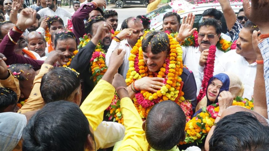 पूर्व एमएलसी अजीत सिंह की पुण्यतिथि पर डॉ. राजेश्वर सिंह ने अर्पित किए श्रद्धासुमन