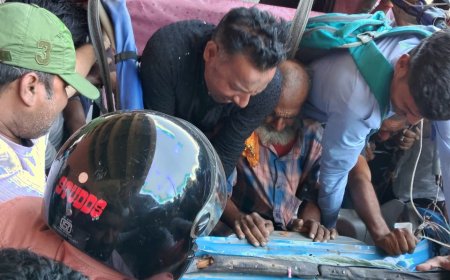 तेज रफ्तार डीसीएम ने खड़ी वैन में मारी टक्कर, बड़ा हादसा टला