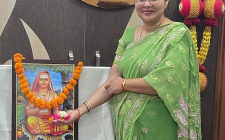 आदि शंकराचार्य जयंती पर आत्मज्ञान व युवा जागरण पर जोर