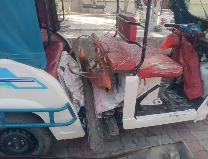 चोरी का सामान बेचते तीन संदिग्ध को दबोचा