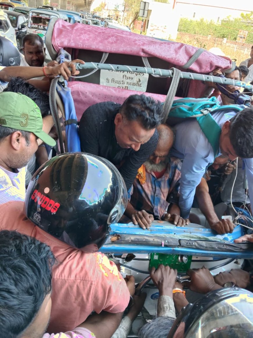 तेज रफ्तार डीसीएम ने खड़ी वैन में मारी टक्कर, बड़ा हादसा टला