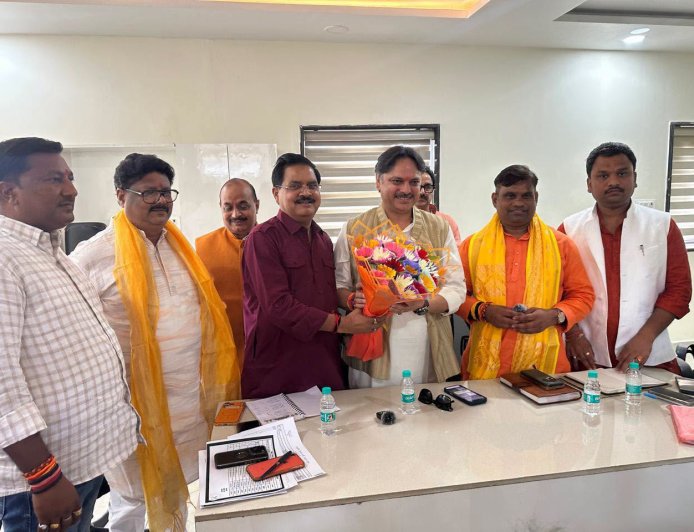 एमएलसी चुनाव के लिए विधायक डॉ. राजेश्वर सिंह ने शुरू किया जनसंपर्क अभियान